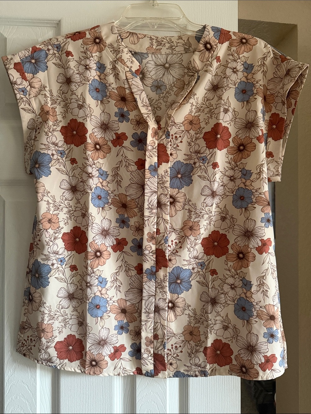 SHEIN Cream Floral Button-Front Cap Sleeve Blouse with Blue & Rust Flowers